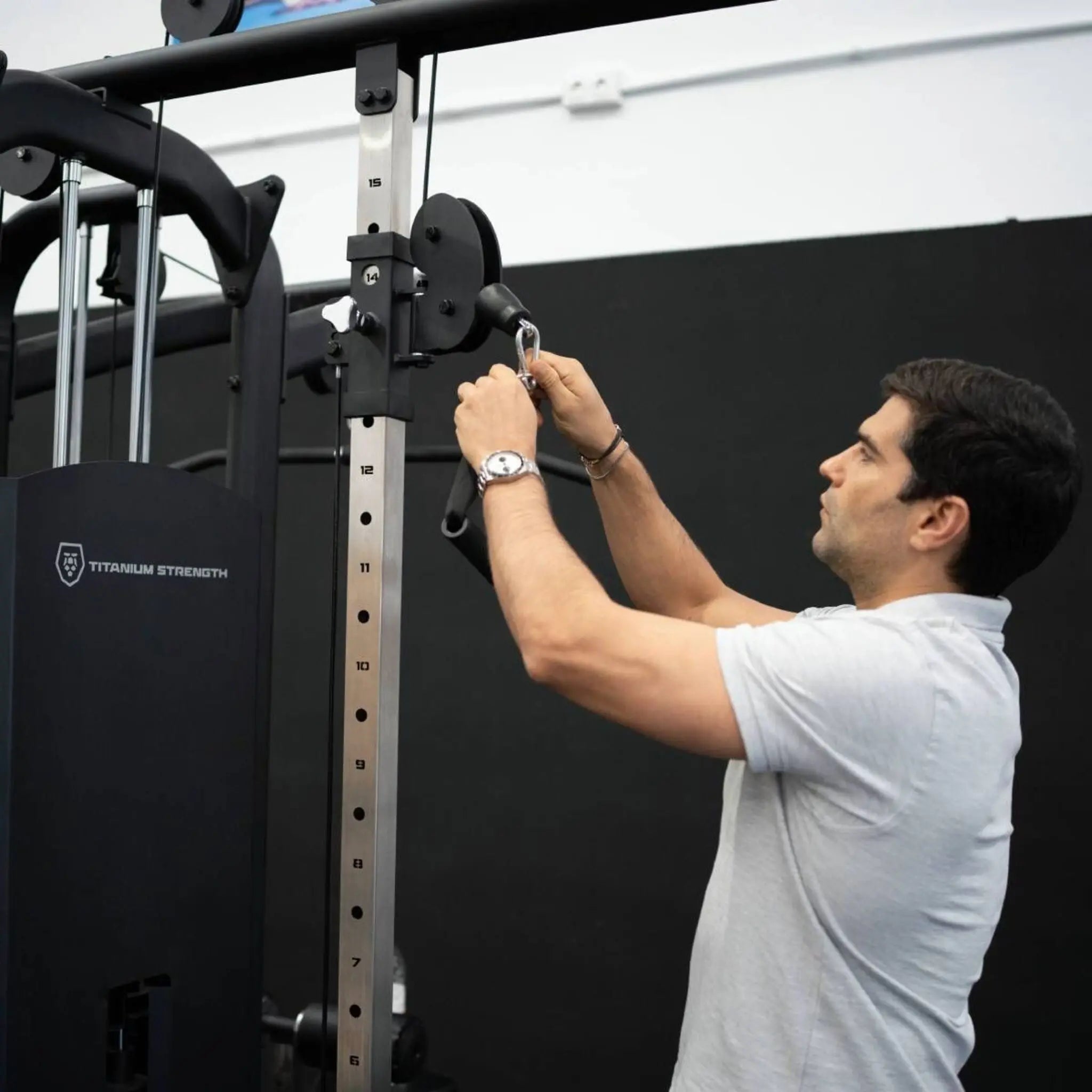 Multi Gym 8-Station Black Series - Titanium Strength