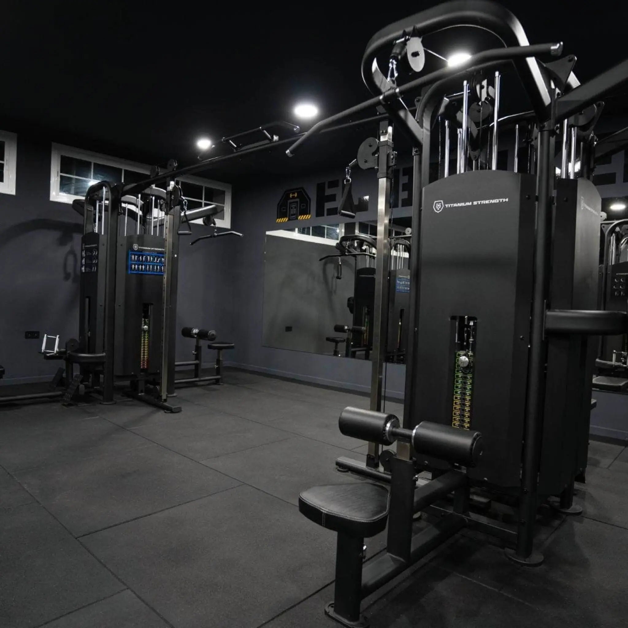 Multi Gym 8-Station Black Series - Titanium Strength